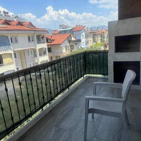 3 Bedroom Close To Mall And Bus Station 아파트 *