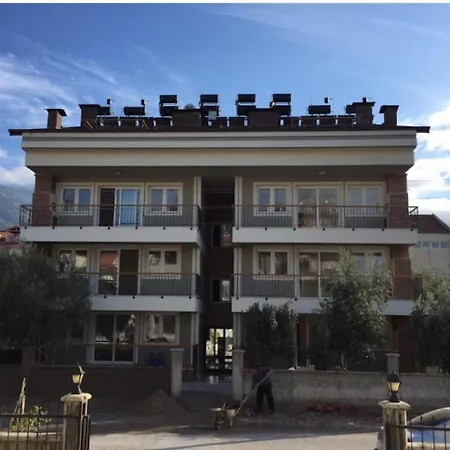 3 Bedroom Close To Mall And Bus Station Apartment *