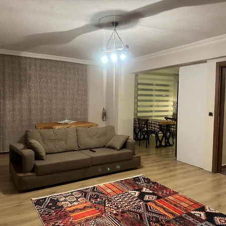 3 Bedroom Close To Mall And Bus Station Apartment