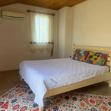 Apartment 3 Bedroom Close To Mall And Bus Station